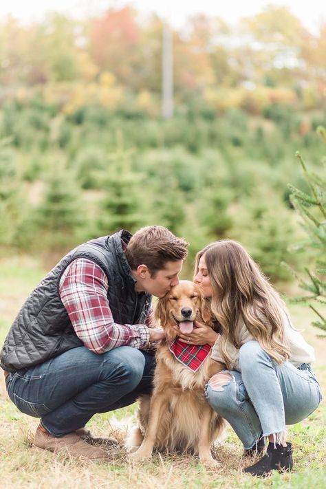 Winter Photoshoot Outfit Ideas, Christmas Card Photo Couple, Photoshoot Outfit Ideas Family, Winter Photoshoot Family, Christmas Card Pictures Couples, Family Winter Photoshoot, Christmas Card Photo Ideas With Dog, Tree Farm Minis, Christmas Tree Farm Pictures