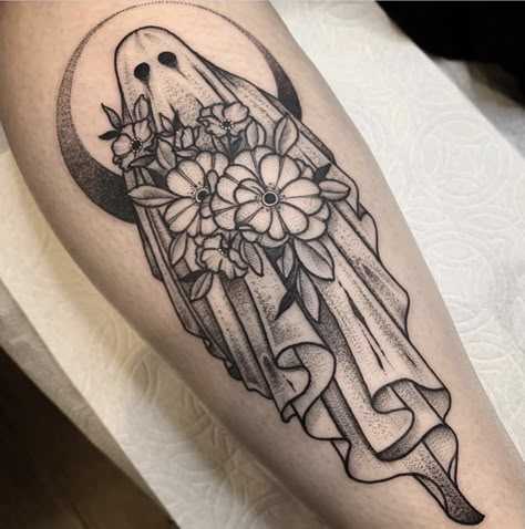 Halloween Tattoos Sleeve, Feminine Skull Tattoos, Tattoos Sleeve, Ghost Tattoo, Inspiration Tattoos, Creepy Tattoos, Spooky Tattoos, Halloween Tattoo, Flowers Tattoo