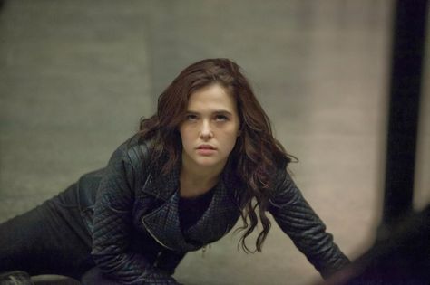 Zoey Deutch Movies, Zoey Deutch Vampire Academy, Rosemarie Hathaway, Vampire Academy Rose, Vampire Academy Movie, Dimitri Belikov, Rose Hathaway, Modern Costumes, Vampire Diaries Seasons