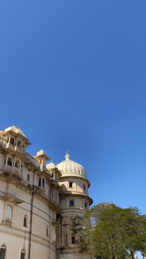 Indian Fort, India Palace, Rajasthan Travel, Travel Pose, Poet Quotes, Travel Infographic, Insta Post, Indian Architecture, Udaipur