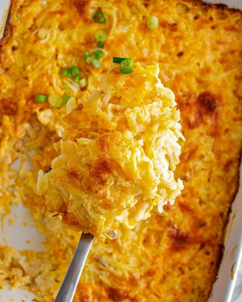 Cracker Barrel Cheesy Potatoes - Life She Has Cracker Barrel Cheesy Potatoes, Cracker Barrel Potato Casserole, Cracker Barrel Potatoes, Holiday Recipes Desserts, Cheesy Potatoes Crock Pot, Cheese Potato Casserole, Potatoes With Cheese, Air Fryer Potatoes, Chili Relleno