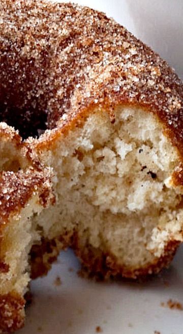 Homemade Baked Donuts, Baked Doughnut Recipes, Cake Donuts Recipe, Doughnut Recipe Easy, Breakfast Donuts, Easy Donut Recipe, Homemade Donuts Recipe, Homemade Doughnuts, Baked Doughnuts