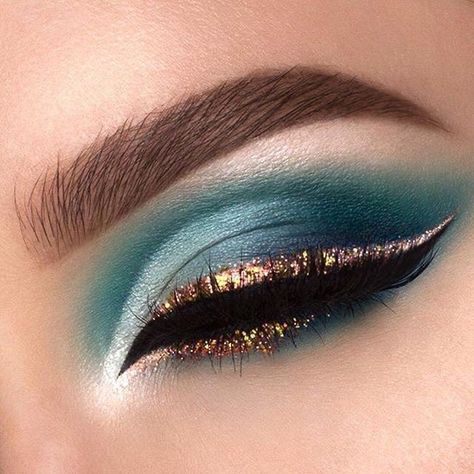 Blue And Green Eyeshadow, Green Eyeshadow Looks, Exotic Makeup, Rave Bras, Fairy Costumes, Make Up Gold, Makeup Recipes, Theatre Makeup, Cute Eyeshadow Looks