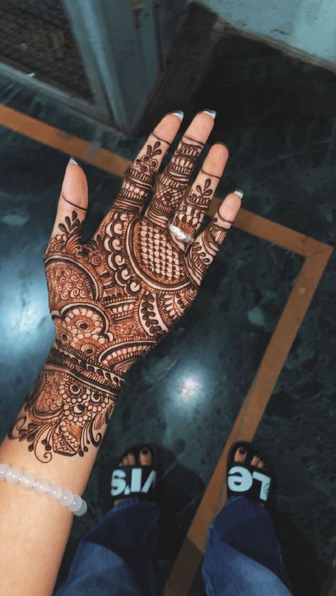 Mehendi Snap Ideas, Hidden Name Mehndi Design, Mehendi Snapchat Story, Mehndi Snapchat Story, Mehendi Snap, Mehndi Snap, Snaps Videos, Mehendi Aesthetic, Drive Snap