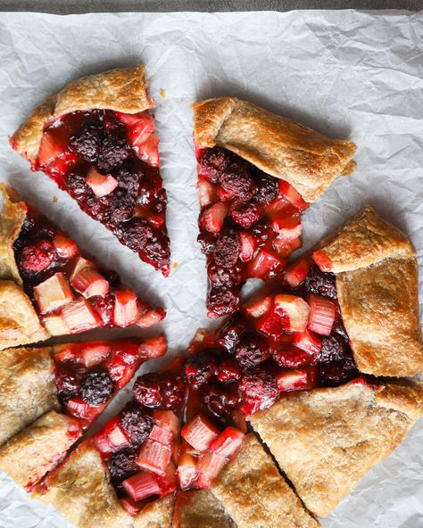 Rhubarb blackberry galette Blackberry Galette, Rhubarb Uses, Rhubarb Galette, Galette Recipe, Homemade Pie Crusts, Fruit Filling, Pie Dough, Homemade Pie, Summer Dessert