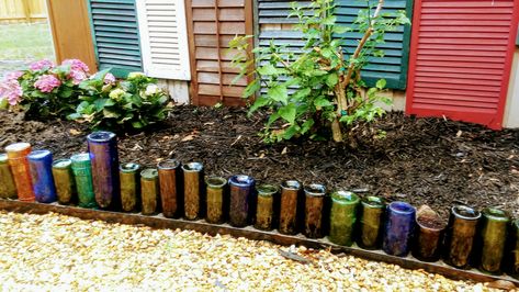 Bottle Garden Edging, Bottle Borders Garden, Glass Bottle Garden Border, Wine Bottle Greenhouse, Plant Borders, Glass Bottle Tree Garden Art, Wine Bottle Garden, Beer Crafts, Cheap Garden