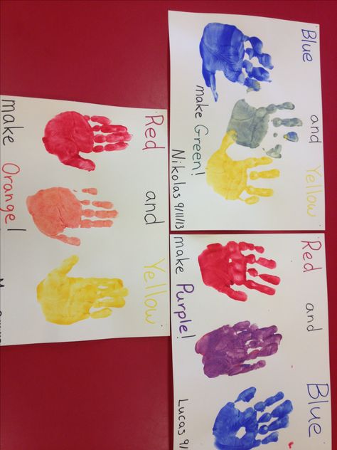 Preschool color mixing -Paint each hand a different primary color then have the child rub their hands together to discover what color they make. Preschool Color Mixing, Preschool Colors, Teaching Colors, Preschool Class, Daycare Activities, Daycare Crafts, Preschool Science, Creative Corner, Theme Color