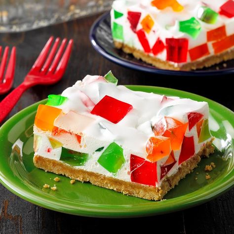 Broken Glass Cake, Broken Glass Jello, Traditional Easter Desserts, Jello Dessert Recipes, Retro Desserts, Jello Cake, Jello Desserts, Glass Dessert, Creme Dessert