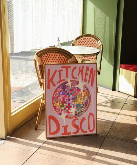 Fun Artwork Decor, Disco Kitchen Aesthetic, Kitchen Disco Ball, Disco House Aesthetic, Kitch Christmas Decor, Colourful Kitchen Decor, Disco Ball Kitchen, Colourful Bedroom Decor, Retro Kitchen Ideas Vintage