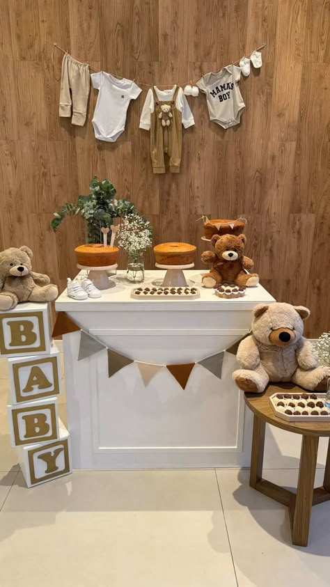 Teddy Bear Picnic Baby Shower Theme, Simple Baby Shower Table Decor, Brown And Blue Baby Shower Ideas, Baby Shower At Home Set Up, Baby Shower Simple Decorations, Simple Baby Shower Decor, Earthy Baby Shower Ideas, Brown Baby Shower Ideas, Small Baby Shower Ideas