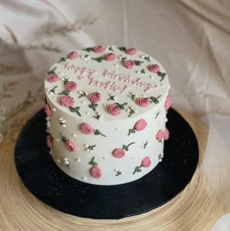 Simple Pink Cake, Pastel Individual, Simple Bento, Coquette Cake, Modern Birthday Cakes, Alcohol Cake, Chocolate Oreo Cake, Rose Simple, Cake For Boyfriend