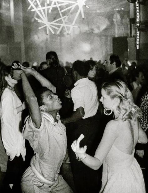 Nightclub Photos, Disturbing Pictures, Club In Paris, Paris Nightclub, Vintage Fashion 1970, Black Yeezys, Black Quinceanera, Quinceanera Dresses Black, Studio 54 Party