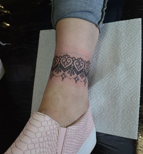 Little anklet from a while ago :) Thanks Jessica Cara :) #vividink #vividinksutton #mandala #mandalatattoo #sacredgeometry #ankletattoo… Hand Cuff Tattoo, Tattoo Ankle, Ankle Bracelet Tattoo, Ankle Tattoo Designs, Anklet Tattoos, Foot Tattoos For Women, Tattoos For Women Flowers, Skeleton Hand Tattoo, Full Sleeve Tattoos