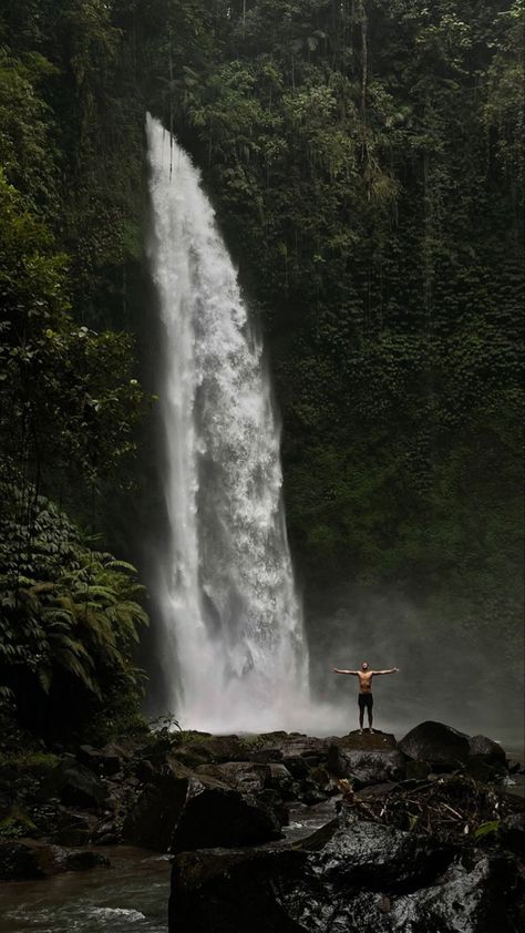 Waterfall Picture Ideas, Bali Travel Photography, Beach Vacation Pictures, Bali Surf, Bali Trip, Travel Pose, Waterfall Pictures, Holiday Travel Destinations, Mens Photoshoot Poses