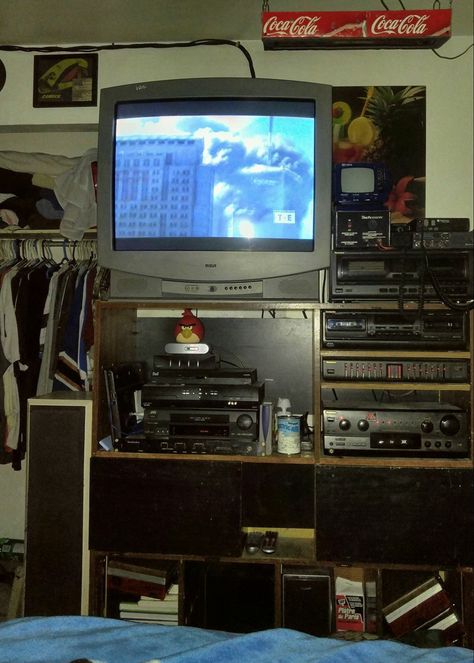 90s Entertainment Center, Crt Tv Setup, Vhs Room, 90s Background, Tv Setup, Tv Set Up, Battle Stations, Kirsten Vangsness, Tech Room