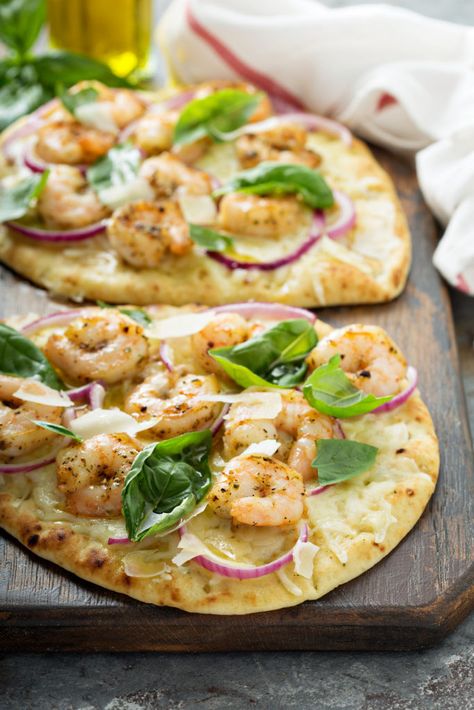 Shrimp Pizza Flatbread, Keto Lavish Bread Recipes, Shrimp Flatbread, Lavash Recipes, Flatbread Appetizers, Fish Pizza, Flatbread Toppings, Shrimp Pizza, Flatbread Pizza Recipes