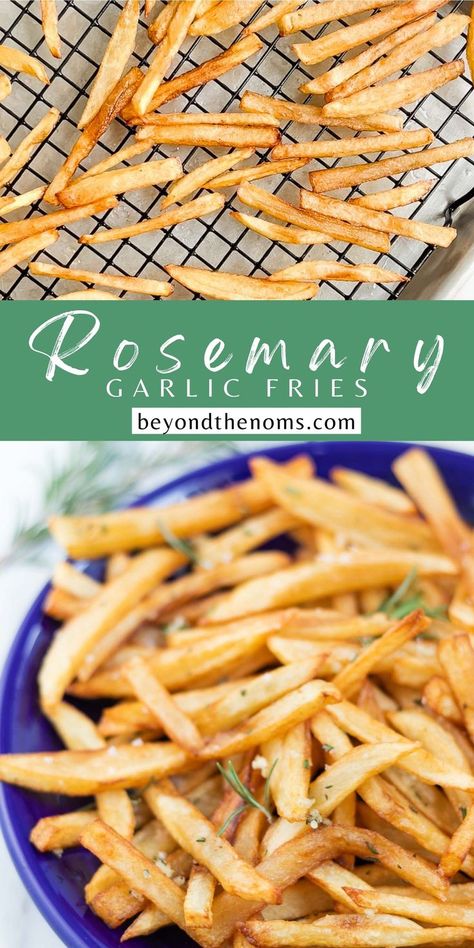 rosemary garlic fries on a blue plate and fries on a wire rack Smash Fries Recipe, Smashburger Fries Recipe, Healthy Sides For Burgers, Garlic French Fries, Burger Sides, Smash Burger Recipe, Juicy Burger, Healthy Burger, Rosemary Garlic