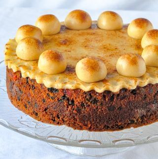 Simnel Cake. A British Easter tradition. A light fruitcake with a layer of marzipan baked into the centre, then topped with a traditional marzipan decoration. British Cake, Simnel Cake, Easter Cake Recipes, British Desserts, Traditional Easter, Rock Recipes, Fruitcake Recipes, Easter Cake, Easter Cakes