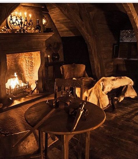 outlander set Outlander Season 1, Medieval Houses, Outlander Series, Medieval Fantasy, Middle Earth, A Fire, Middle Ages, Larp, Outlander