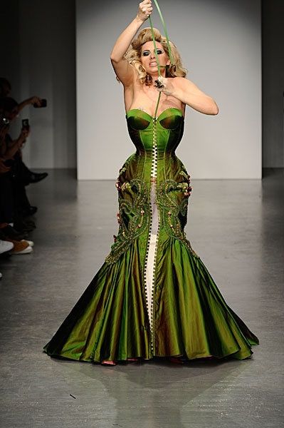 Immodesty Blaize, Green Couture, Dream Costume, Hot Couture, Burlesque Outfit, Burlesque Costumes, Burlesque Costume, Fantasy Gowns, Drag Queens