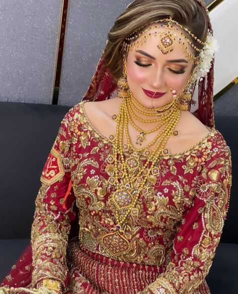 Simple Mehndi Dresses, Desi Jewellery, Bridal Makeup Videos, Hairstyles Pakistani, Bridal Things, Bride Looks, Bengali Bridal Makeup, Mehndi Dresses, Wedding Jewelry Sets Bridal Jewellery