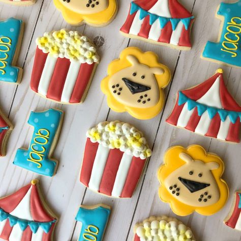 Circus Tent Cookies Decorated, Circus Theme Cookies 1st Birthdays, Circus Themed Cookies, Circus Cookies Decorated, Carnival Cookies, 1 Cookies, Circus Cookies, Under The Big Top, Big Top Circus