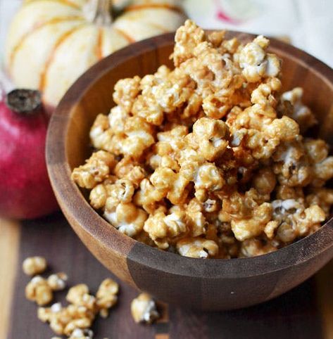 Nanny to Mommy: Vegan Peanut Butter Popcorn Recipe Caramelized Popcorn, Honey Sandwich, Goop Recipe, Pumpkin Rice Krispie Treats, Honey Popcorn, Peanut Butter Popcorn, Peanut Caramel, Sweet Popcorn, Butter Caramel