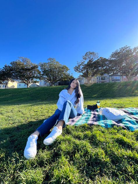 White vans 
White sneakers
Cropped hoodie
Flare jeans
Blue jeans
Picnic date 
Park portraits
Summer days
Photo ideas for summer
Pictures to post on Instagram
Golden hour
Tote bags
Boba tea
Picnic blanket Park Picnic Date, Photoshoot In The Park, Park Picnic, Selfie Inspo, Date Photo, Picnic Date, Aesthetic Aesthetic, Love Yourself, Self Confidence