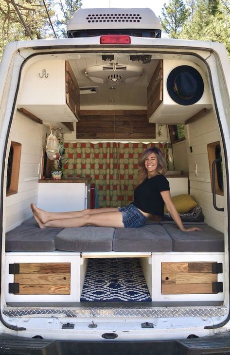 Kombi Trailer, Kangoo Camper, Kombi Motorhome, Camper Van Ideas, Kombi Home, Camping Diy, Cool Campers, Campervan Interior, Van Camper