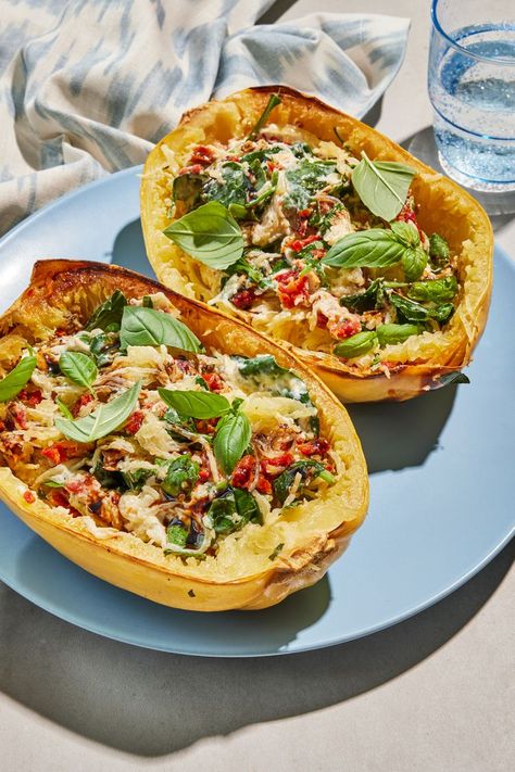 Baked Boursin Spaghetti Squash with Sun-Dried Tomatoes & Spinach Is a Dreamy Dinner Spaghetti Squash Stuffed, Baked Boursin, Stuffed Squash, Easy Breakfast Brunch, Baked Spaghetti Squash, Chicken And Veggies, Lunch Appetizers, Spaghetti Squash Recipes, Quick Easy Dinner