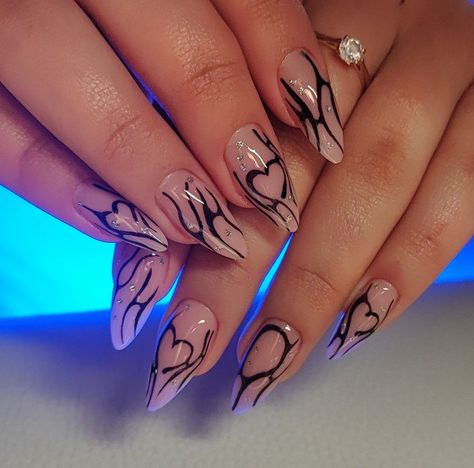 Gothic Valentines Nails, Hottest Summer Nails, 90s Stars, Nail Academy, Hippie Nails, Punk Nails, Nails Trends, Edgy Nails, Grunge Nails