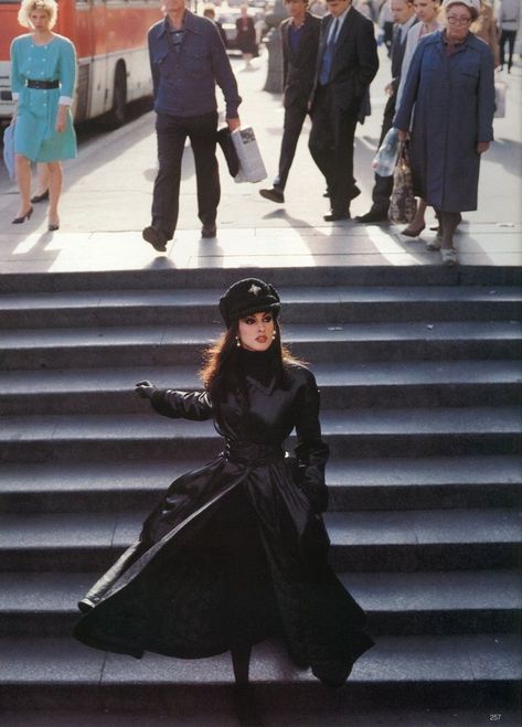 Soviet Fashion, Vogue Germany, Looks Black, Russian Fashion, 인�물 사진, Dark Fashion, Style Outfits, Looks Vintage, Look Fashion