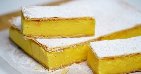 Reminisce with a childhood favourite with this classic vanilla slice recipe. Vanilla Curd, Desert Pies, Lemon Crisp, Vanilla Slice Recipe, Peppermint Slice, Jelly Slice, Vanilla Slice, Slice Recipes, Curd Tart