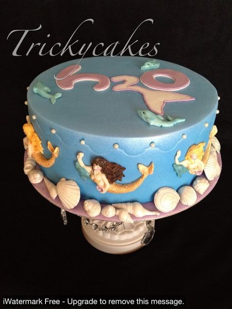 100% edible h2o cake for a 7th birthday. H2o Birthday Cake, H2o Themed Party, Bolos Aesthetic, Ocean Cakes, Secret Starbucks Drinks, Mermaid Birthday Cakes, H2o Mermaids, Ideas Cumpleaños, Fabulous Cakes