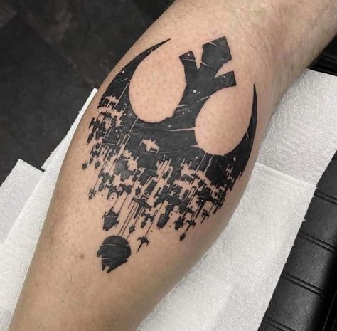 Oliver Tattoo, Mandalorian Tattoo, Star Wars Tattoo Sleeve, Lightsaber Tattoo, Friends Tattoos, Gamer Tattoos, Star Wars Painting, Fantasy Tattoos, Leg Sleeve Tattoo