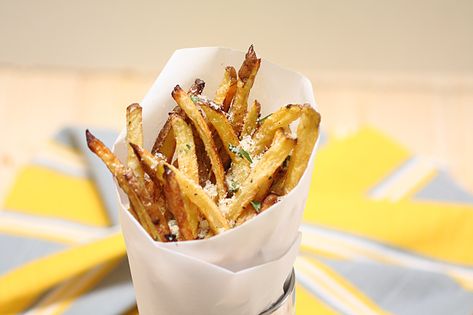 Oscar appetizer!! Food Organisation, Usa Recipes, Truffle Chips, All American Food, Garlic Parmesan Fries, American Foods, French Fries Recipe, Truffle Fries, Idaho Potatoes