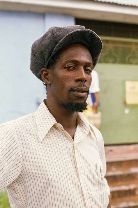 GREGORY ISAACS, 1976 © Kate Simon Gregory Isaacs, Reggae Artists, Hip Hop Culture, Music Legends, Bob Marley, Stylish Men, Black Men, Musician, Hip Hop