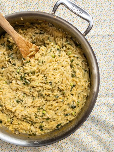 Cheesy Orzo | One Pot Dinner Loaded With Veggies - Front Yard Veggies Cheesy Orzo, Orzo Dishes, Vegan Parmesan Cheese, Green Beans And Tomatoes, One Pot Dinner, Chicken And Shrimp, Winter Dinner, One Pot Pasta, Spinach And Feta