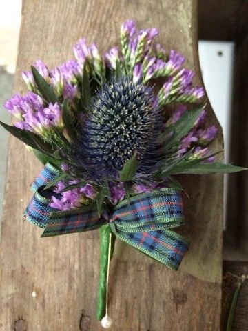 Burns Night Flower Arrangements, Burns Night Flowers, Scottish Decorations, Burns Night Decorations, Scottish Wedding Themes, Scottish Wedding Traditions, Burn's Night, Outlander Wedding, Scottish Flowers