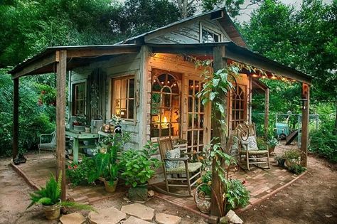 Fun Garden Art, Wooden Cabin, Outdoor Buildings, Bird Bath Garden, Easy Backyard, Backyard Sheds, She Sheds, Backyard Diy Projects, Backyard Retreat