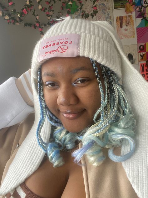 Ice Blue Box Braids, Short Blue Braids, Blue Short Braids, Icy Blue Braids, Pastel Blue Braids, Blond And Blue Braids, Blue French Curl Braids, White And Blue Braids, Blue And White Braids