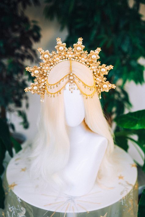 Celestial Headpiece, Gold Halo Crown, Photo Shoot Wedding, Gold Crowns, Fantasy Crown, Magic Shoes, Goddess Crown, Bridal Necklace Designs, Headpiece Diy