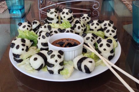 Sushi Pandas Duck Sushi, Panda Sushi, Panda Food, Food Art For Kids, Foraged Food, Eat Happy, Kawaii Cooking, Easy Food Art, Sweet Snacks Recipes