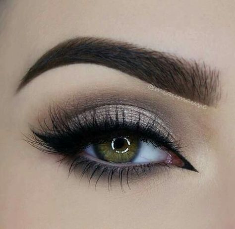 Dark Bridal Makeup, Bridal Makeup For Green Eyes, Trucco Smokey Eye, Silver Glitter Eye Makeup, Grey Eye Makeup, Makeup Products Sephora, Grey Makeup, 50 Makeup, Beauty Corner