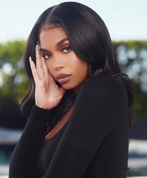 Lori Harvey Daily on Instagram: “Flawless.” How To Pose With Hands On Face, Model Headshots Black Women, Lori Harvey Photoshoot, Lori Harvey Aesthetic, Capricorn Photoshoot, Shannon Thornton, 22 Inch Hair Extensions, Remove Makeup From Clothes, Hair Extensions For Short Hair