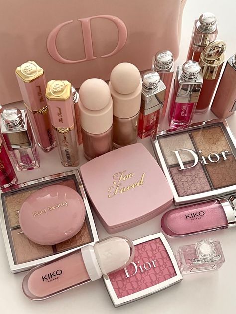 Skincare Stuff, Eksterior Modern, Makeup Bag Essentials, Flot Makeup, Makeup Needs, Dior Makeup, Fancy Makeup, Pretty Skin, Makeup Obsession