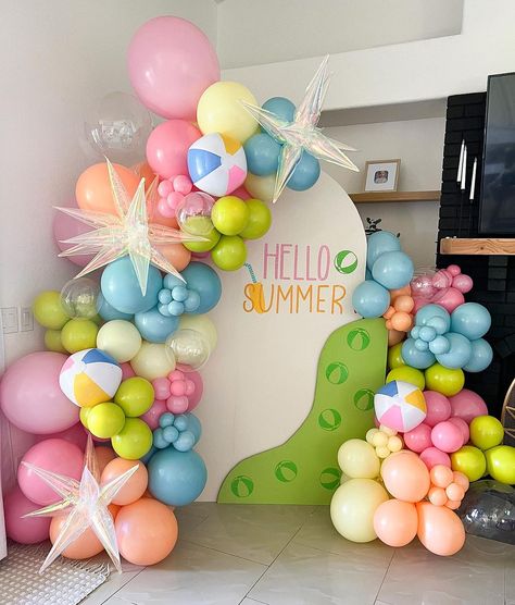 Year End Party Decoration, End Of The Year Party, Kids Pool Party, Balloon Inspiration, Balloon House, Pool Party Kids, Disney Princess Birthday Party, Ideas Cumpleaños, Balloons Decorations