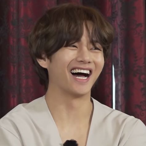 Taehyung Boxy Smile Aesthetic, Taehyung Smile Pics, Taehyung Sneezing, Taehyung Shy Smile, Angry Taehyung Face, Taehyung Worried Face, Taehyung Smiling, Daddy Taehyung, Taehyung Smile