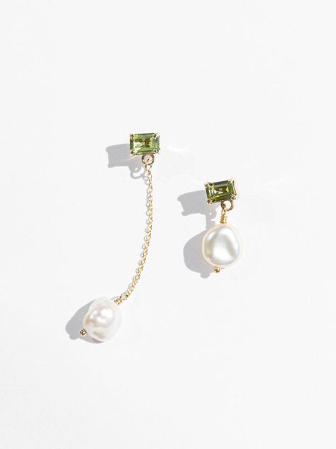 Asymmetrical drop earrings with keshi pearls suspended from faceted, emerald-cut gemstones. Faris Jewelry, Gem Ring, Keshi Pearls, Gold Drop Earrings, Jewelry Inspo, Pearl Drop Earrings, Emerald Cut, Making Ideas, Citrine