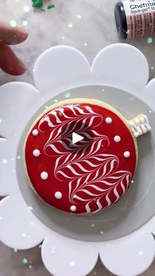 Christmas Cookies Decorated Ornament, Ornament Decorated Cookies, Christmas Ornament Cookies, Sugar Cookie Decorating, Food Decorating, Straight As, Lines And Dots, Easy Christmas Ornaments, Ornament Cookies